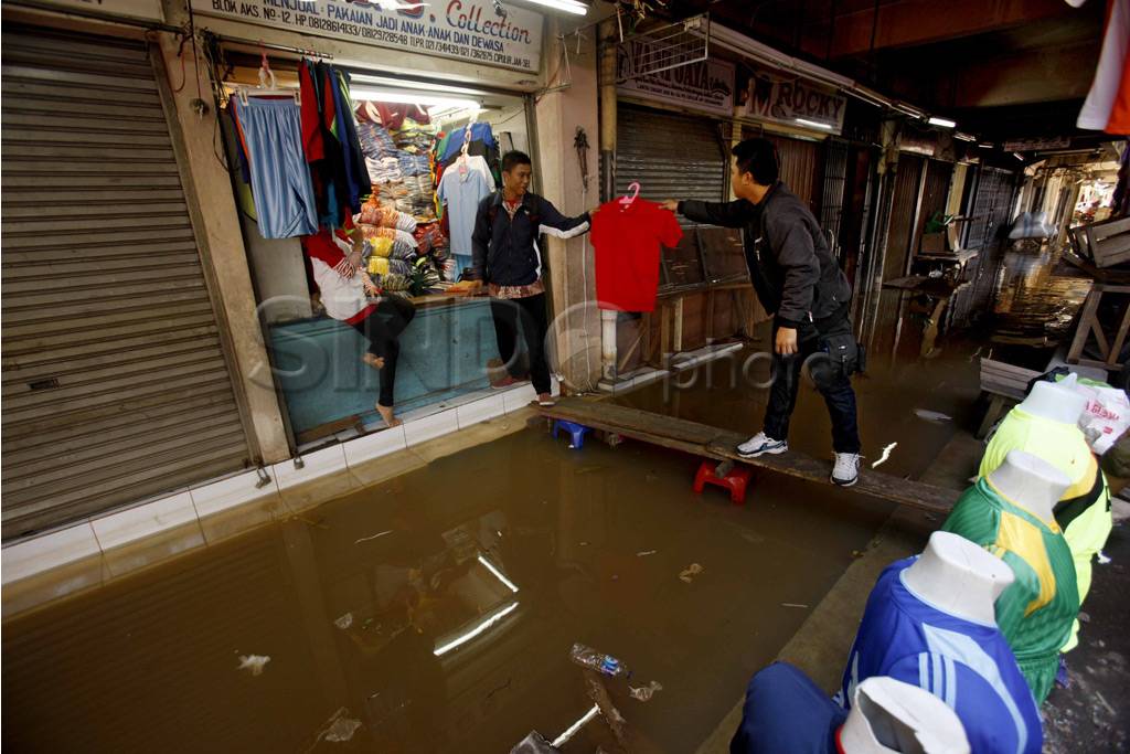 Pasar Cipulir banjir