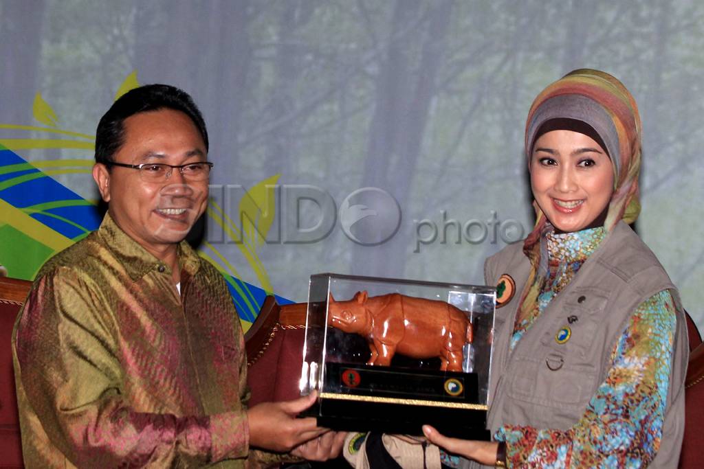 Desy jadi Duta Badak...