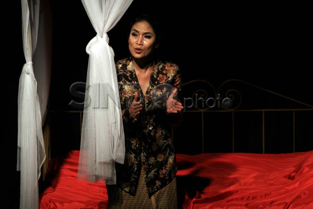 Happy Salma dalam Monolog...