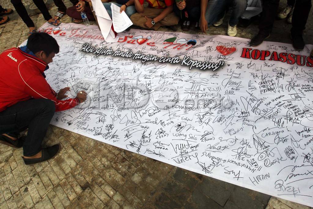 Sejuta tanda tangan...