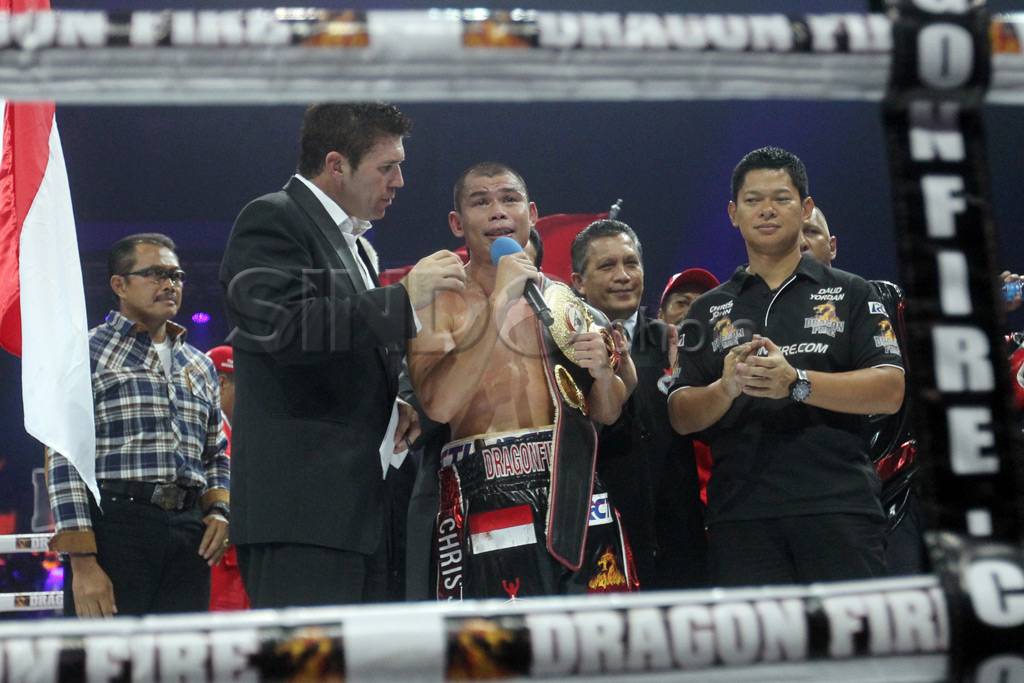 Chris Jhon tetap juara...