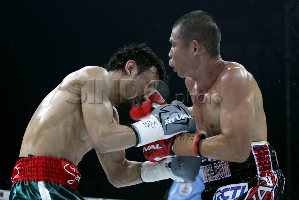 Chris Jhon tetap juara...