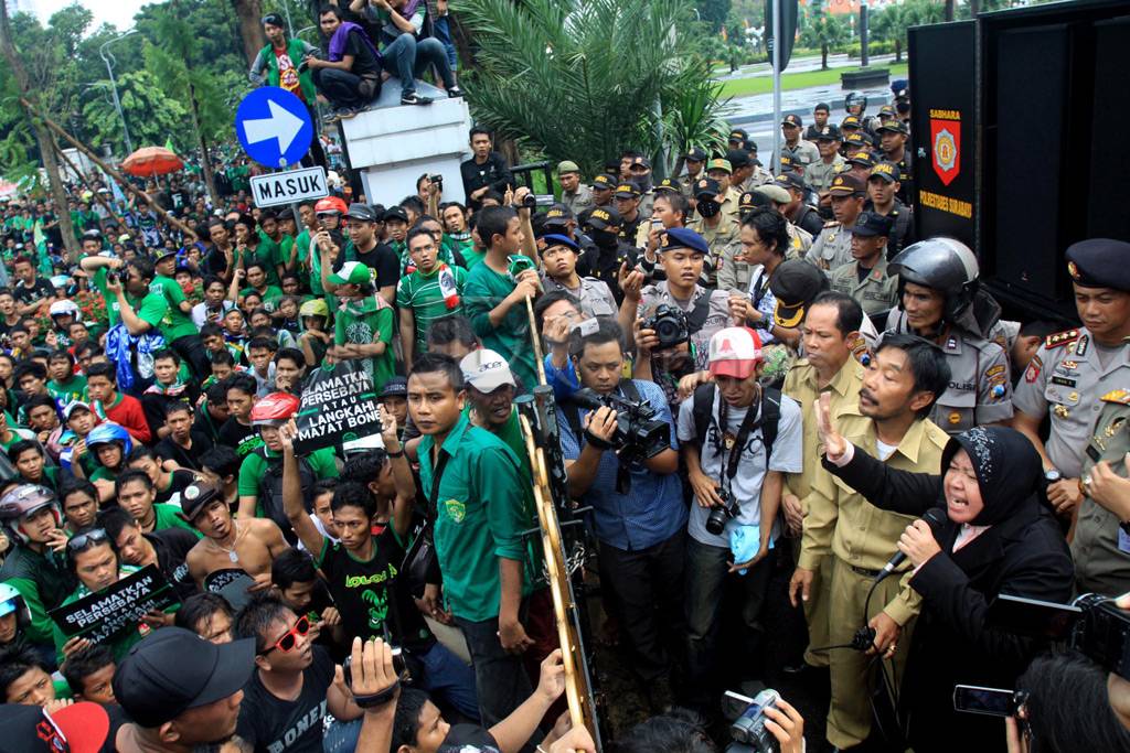 Bonek dukung Persebaya...