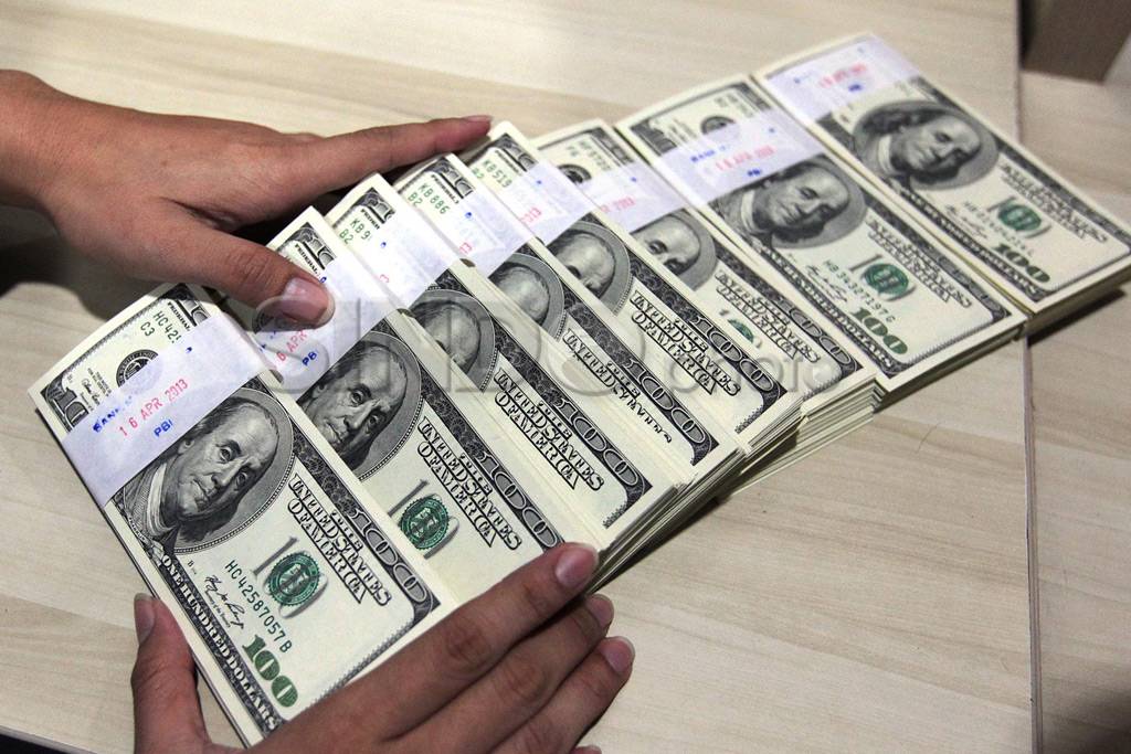 Rupiah tertekan