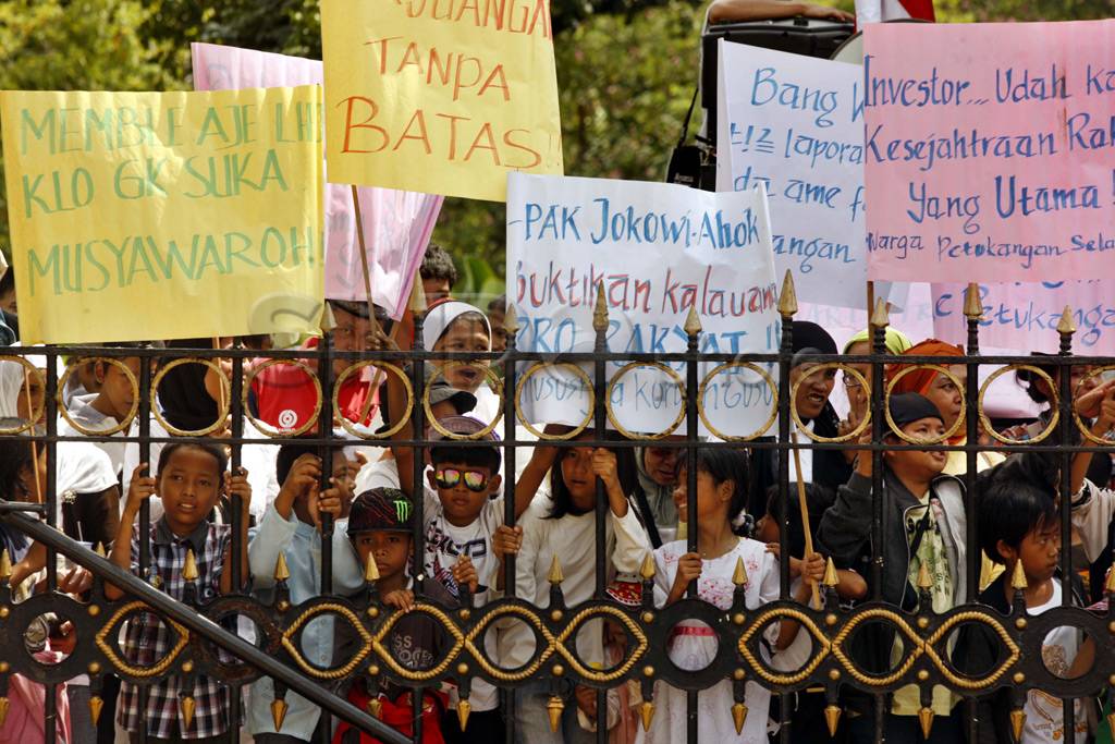Aksi warga Petukangan