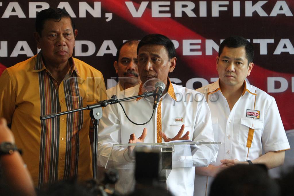 Partai Hanura serahkan...