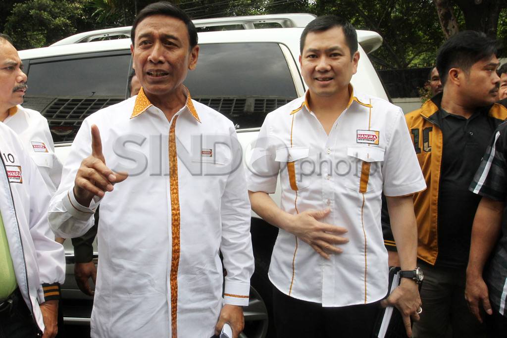 Partai Hanura serahkan...