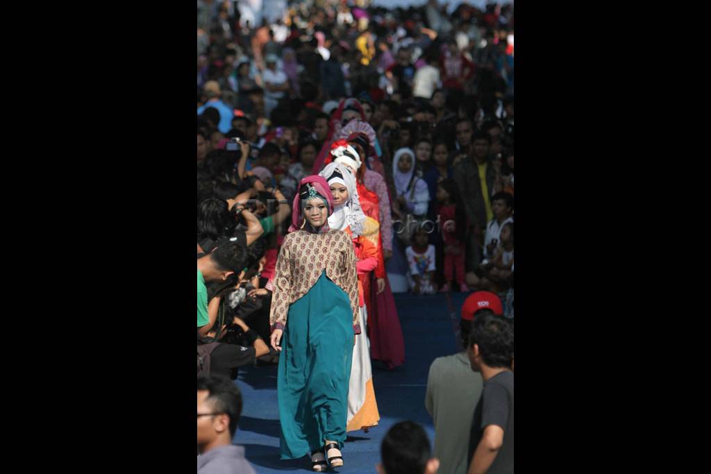 Fashion show car free...