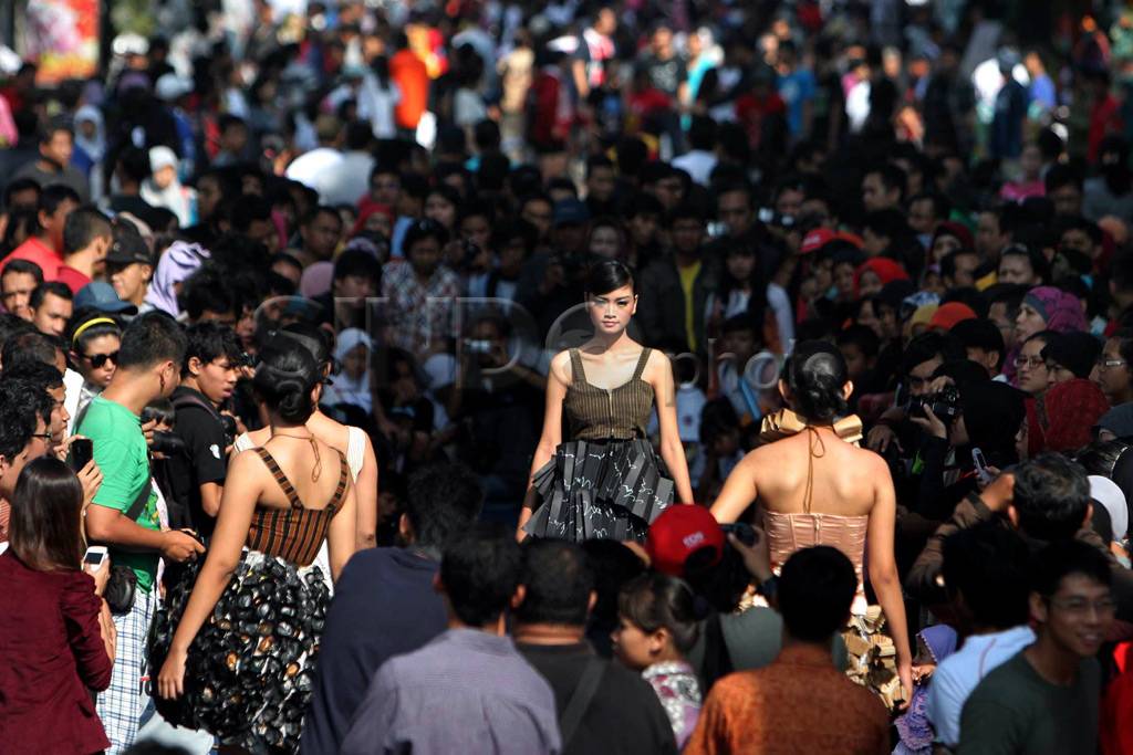 Fashion show car free...