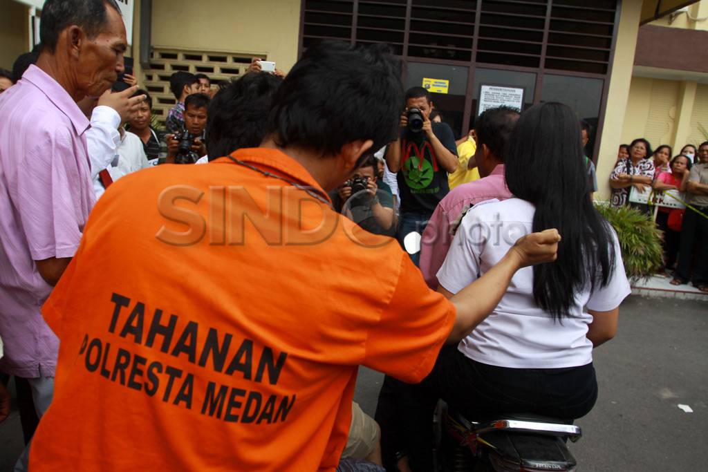 Rekontruksi pembunuhan...