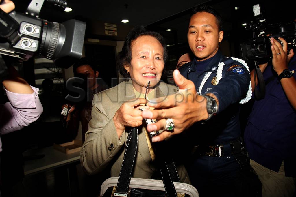 Hakim pengadilan tinggi...