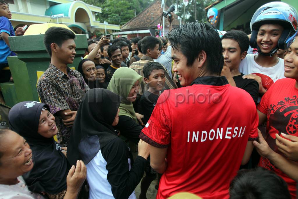 Tontowi Ahmad beri coaching...
