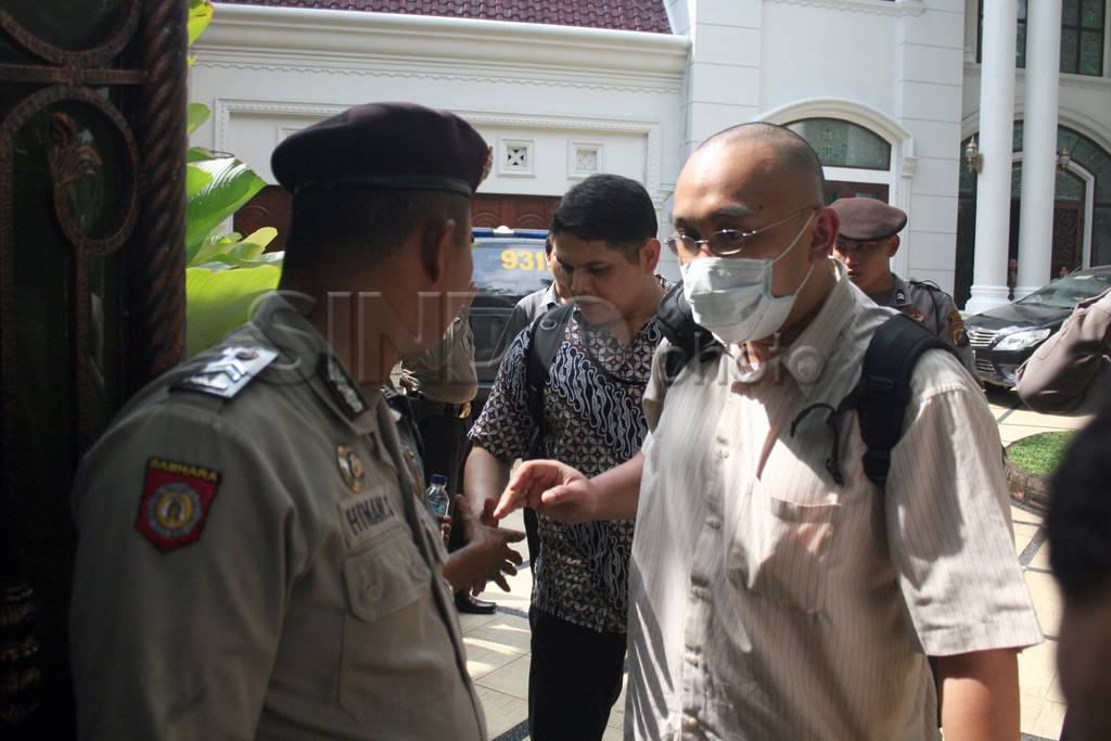 KPK geledah rumah mewah...