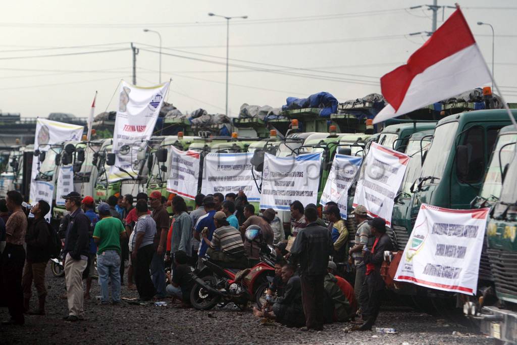 Unjuk rasa di pelabuhan...