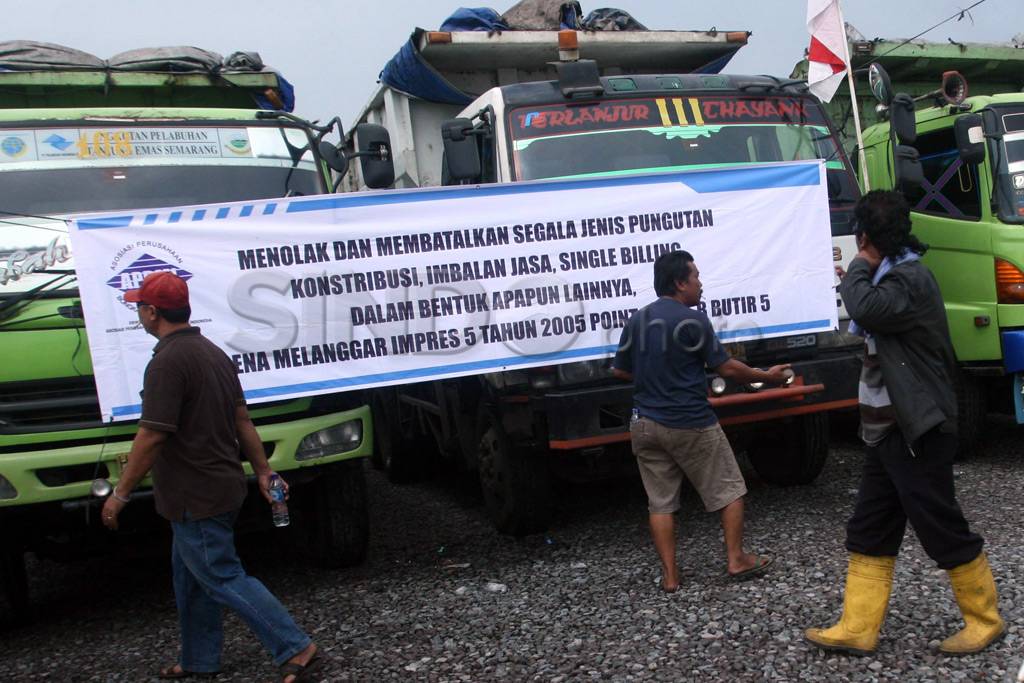 Unjuk rasa di pelabuhan...