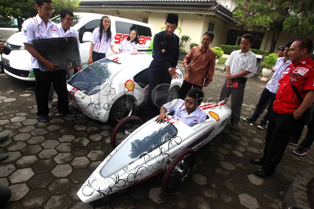 Ikut kompetisi di Malaysia,...
