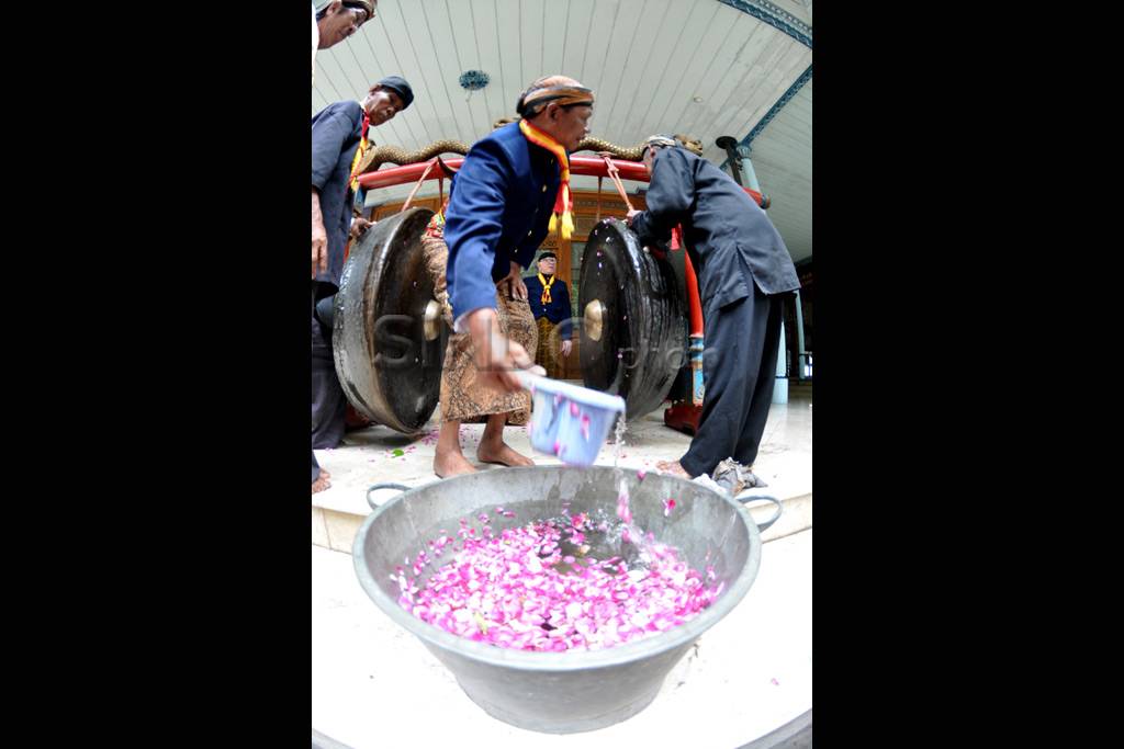 Gong Kyai Sekar Delima