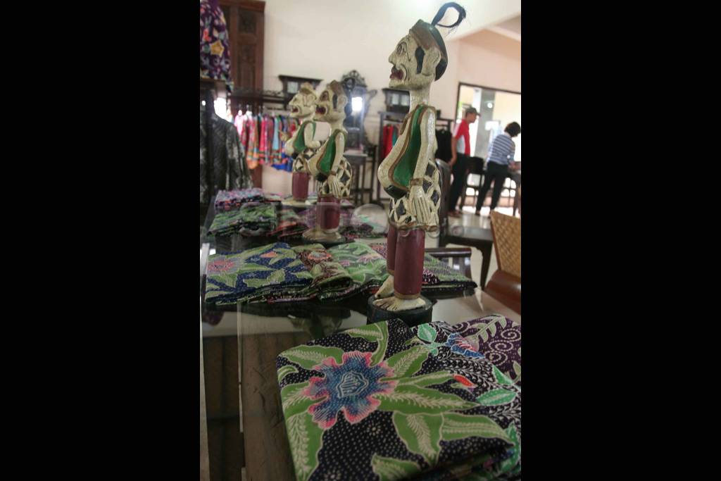Batik tulis Olive binaan...