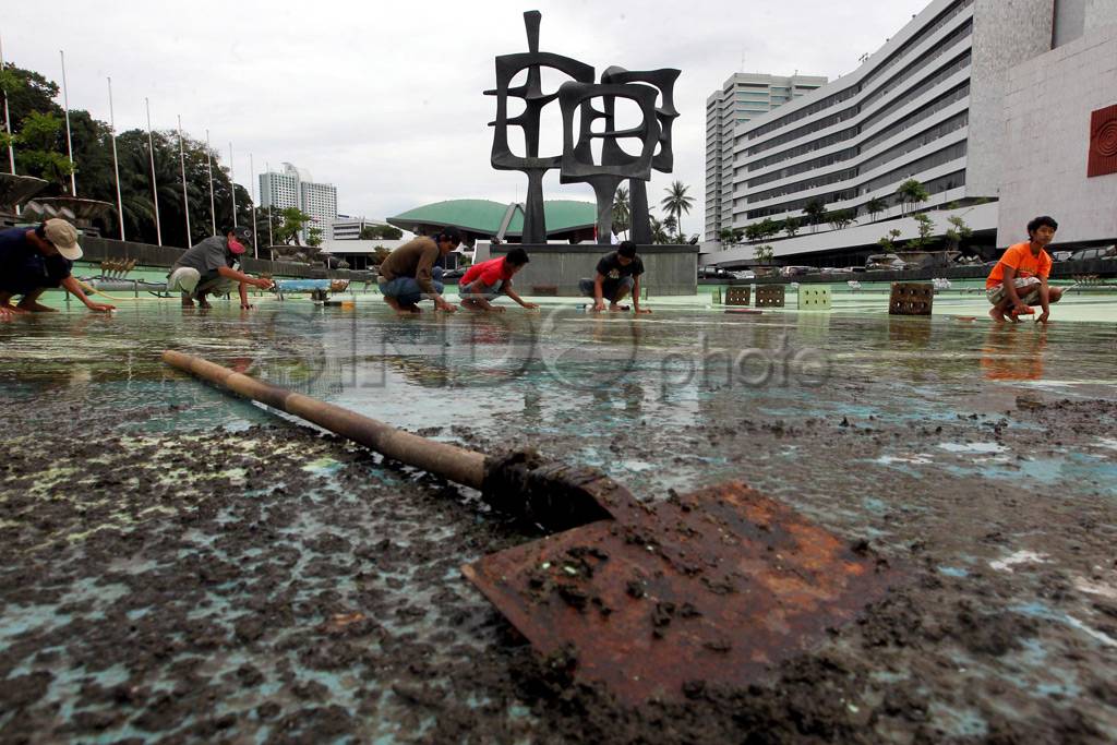 Gedung Parlemen bersih-bersih