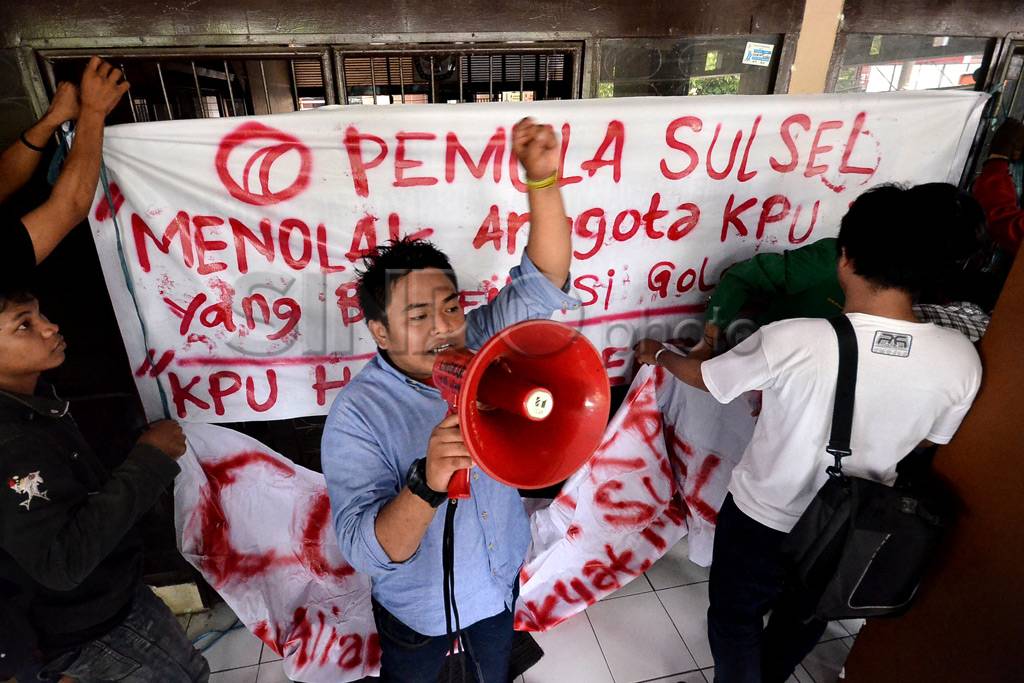 KPU Sulsel disegel pendemo