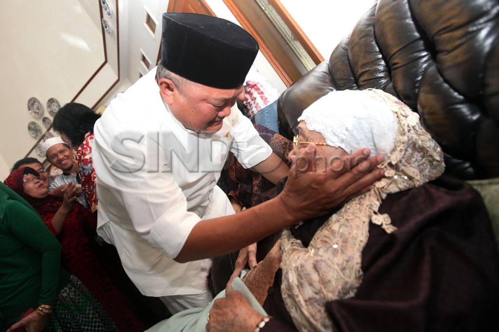 Warga Palembang memilih...