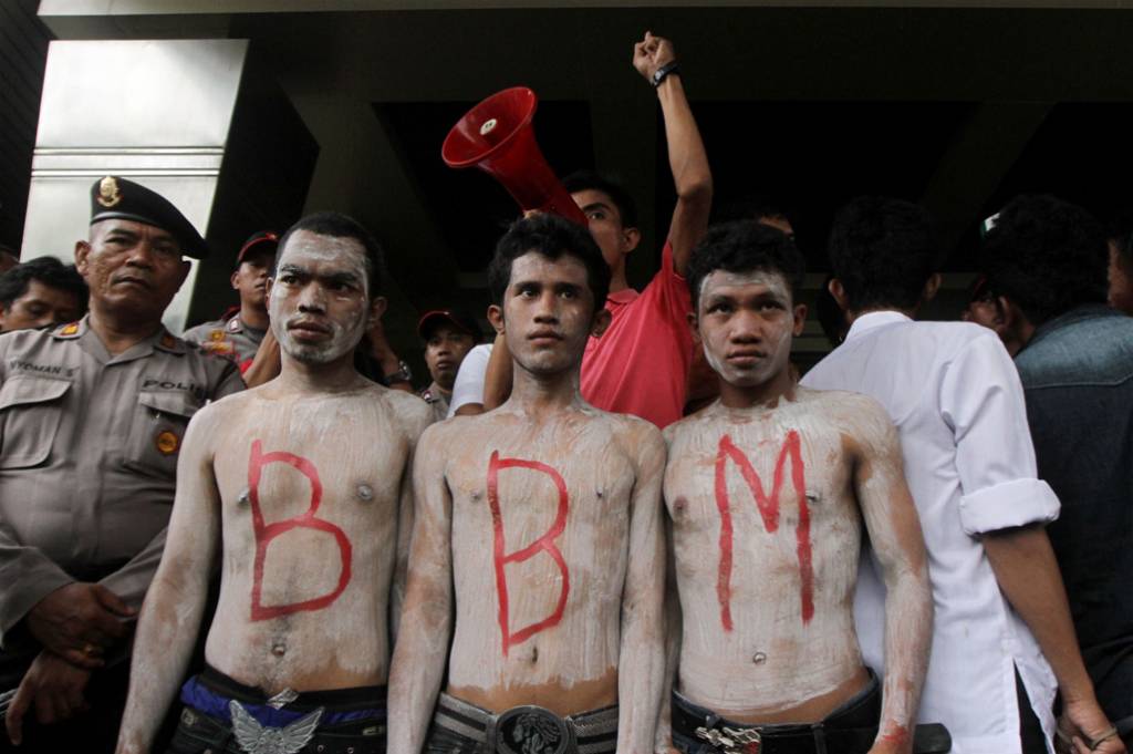 Tolak kenaikan BBM,...
