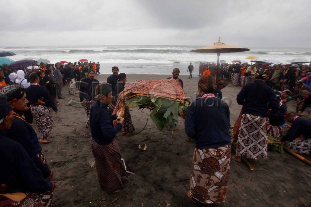 Upacara labuhan Parangkusumo