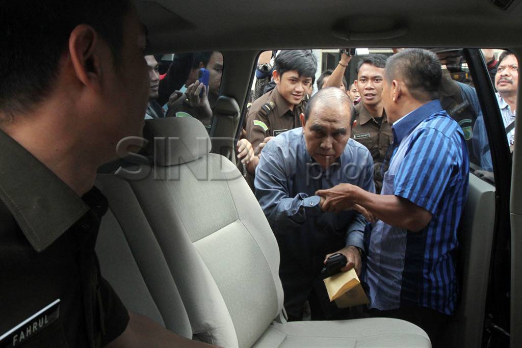 Walikota Palopo ditahan,...
