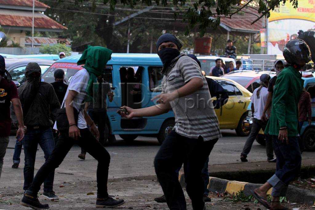 Bentro mahasiswa dan...