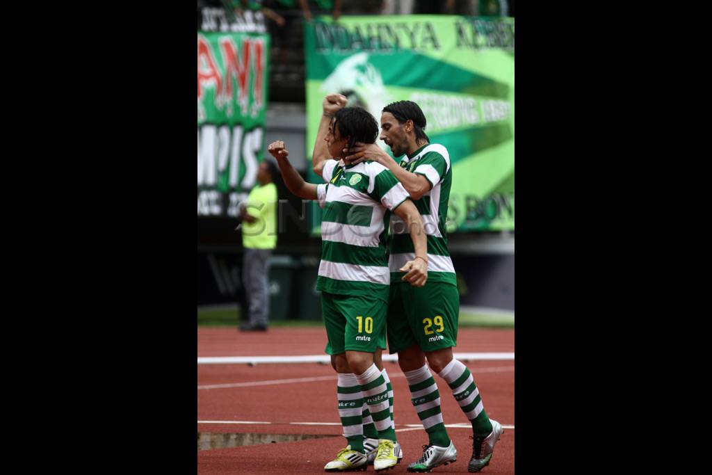 Persebaya 1927 kalahkan...