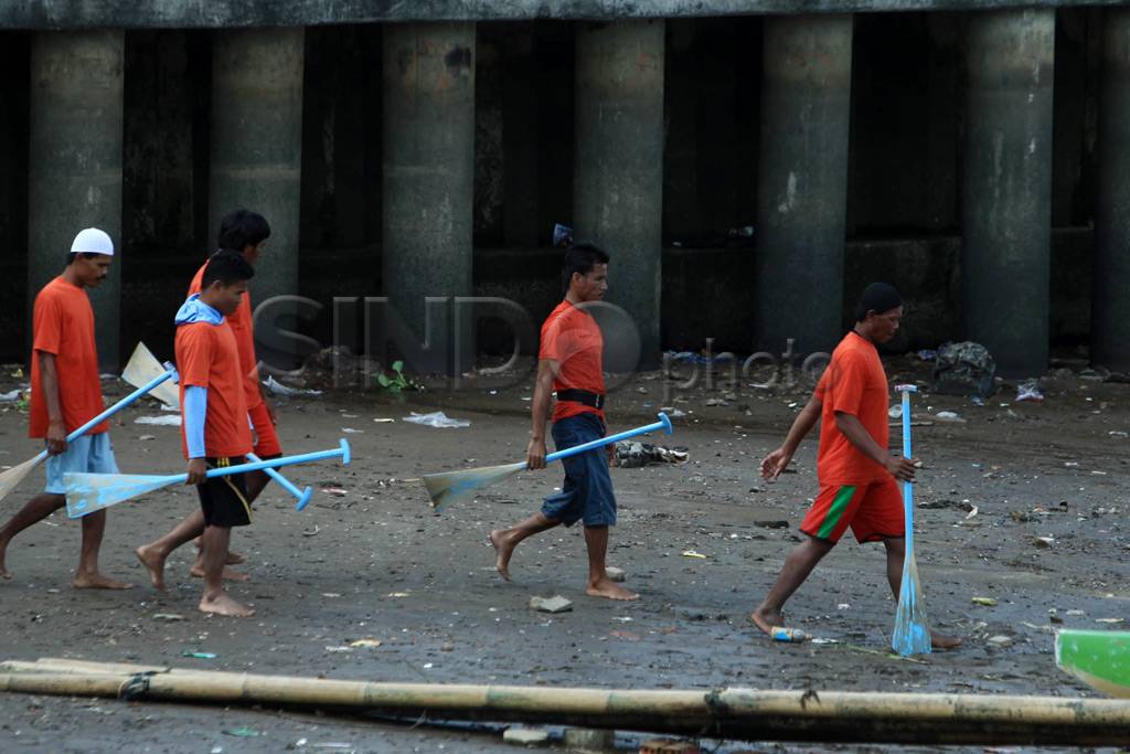 Lomba perahu bidar di...