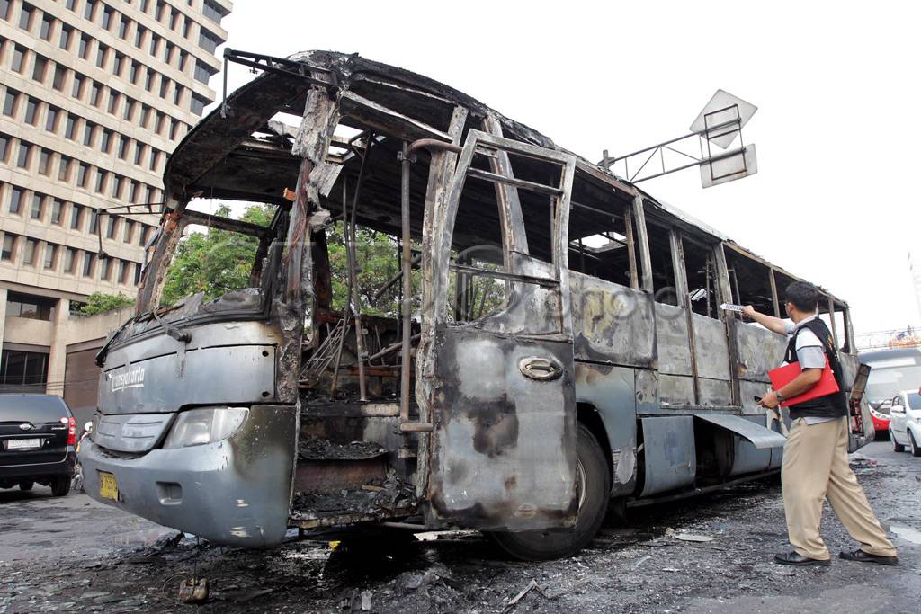 Bus transjakarta terbakar