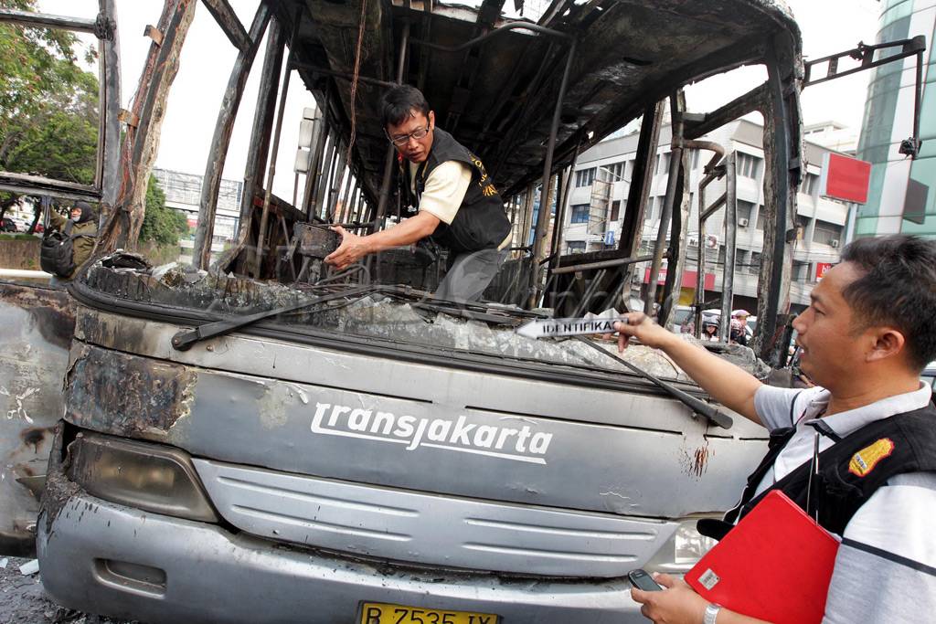 Bus transjakarta terbakar