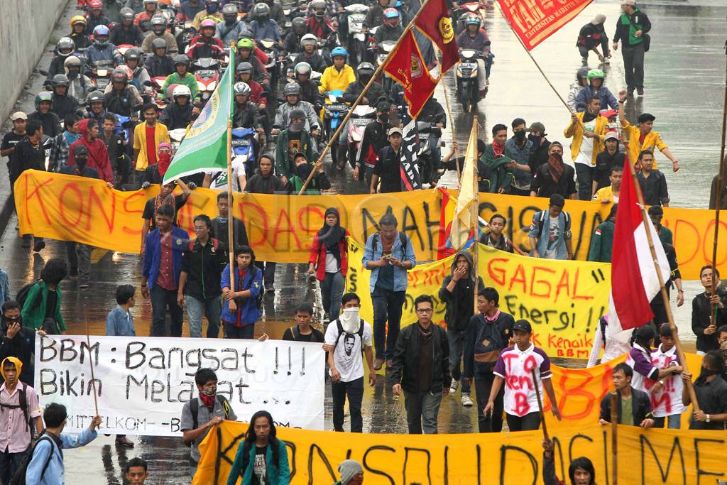 Aksi Buruh tolak kenaikan...