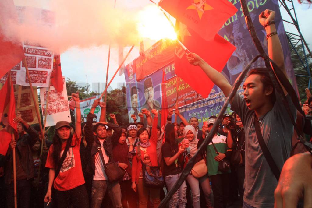 Bakar ban bentuk penolakan