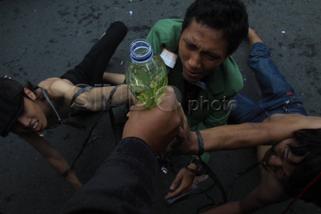 Bakar ban bentuk penolakan