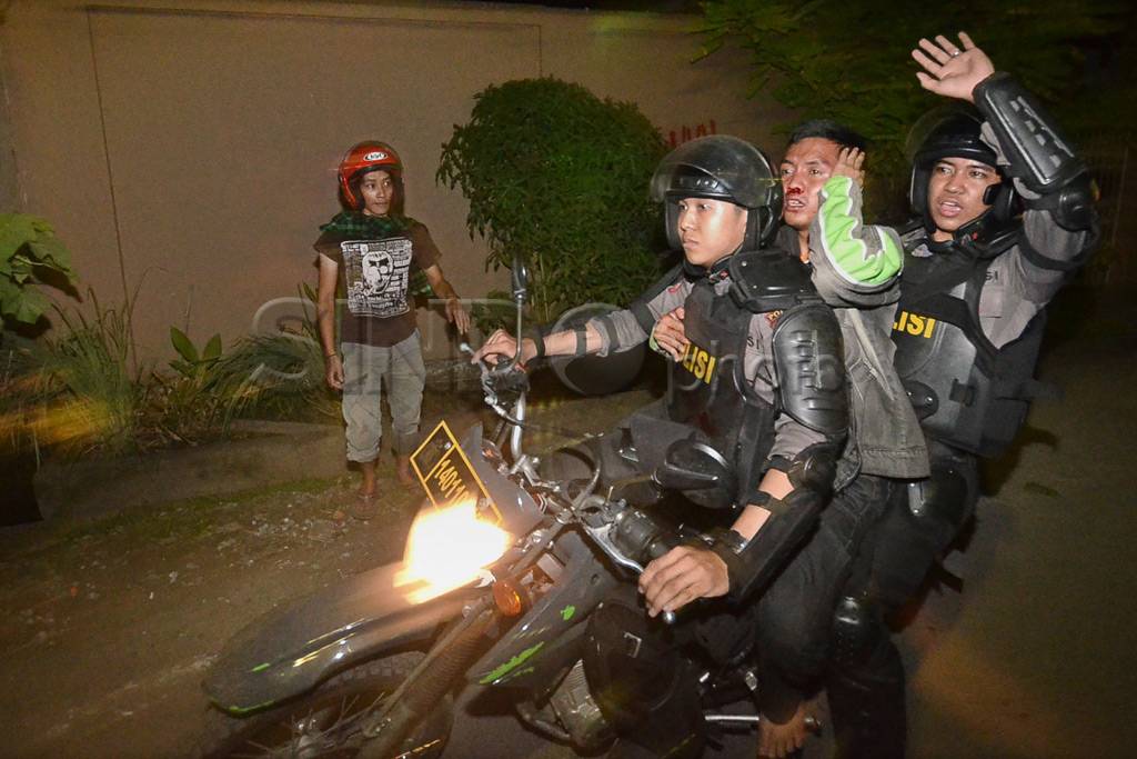 Bentrok tolak kenaikan...