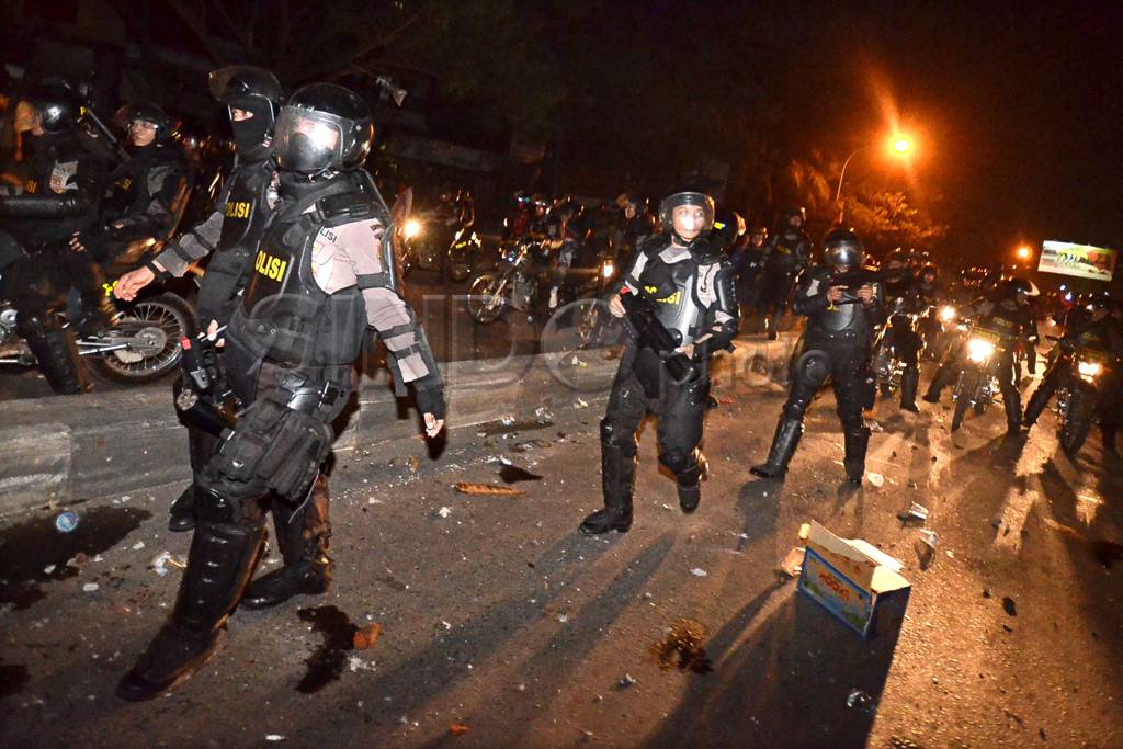 Bentrok tolak kenaikan...
