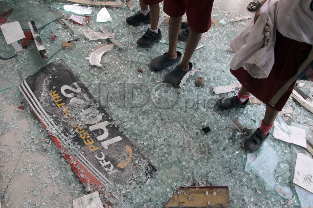 Rusak KFC, Polisi tetapkan...