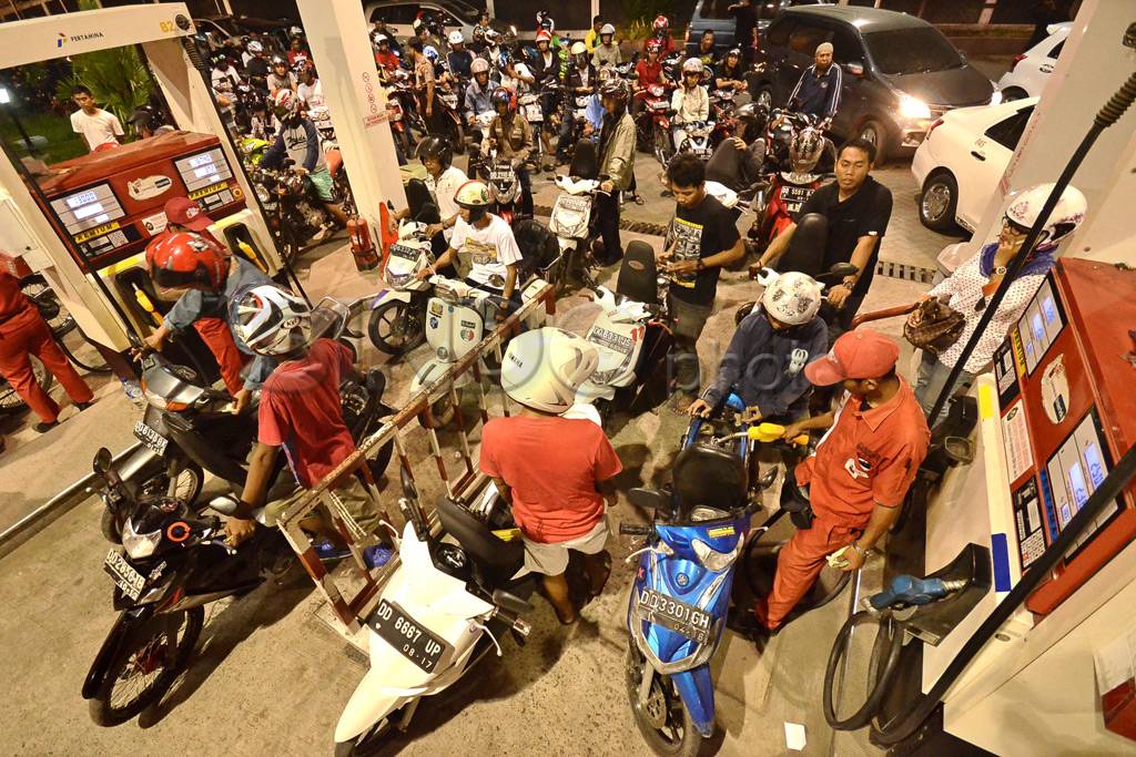 Antre BBM sebelum naik...