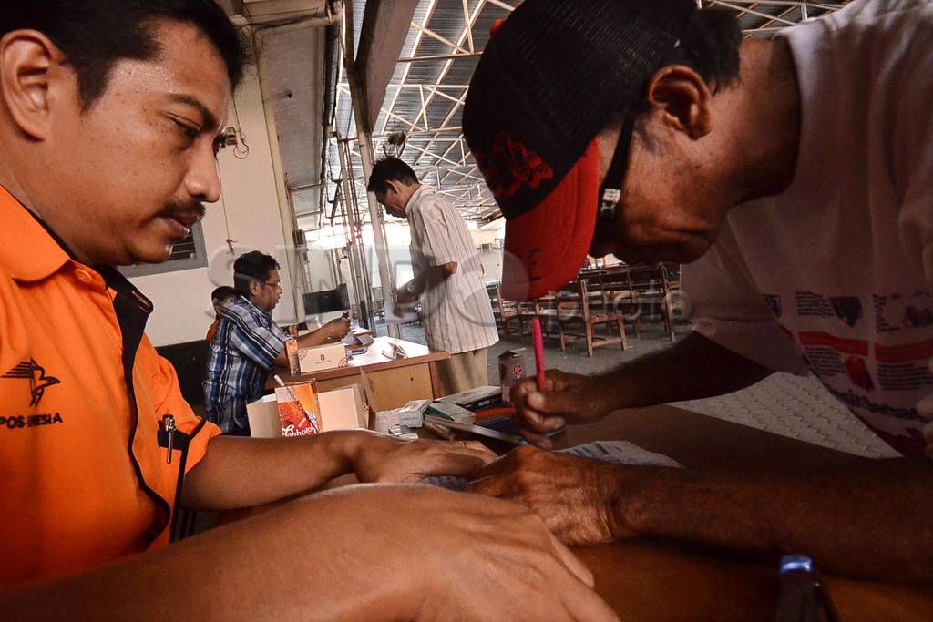Bagikan BLSM di Makassar
