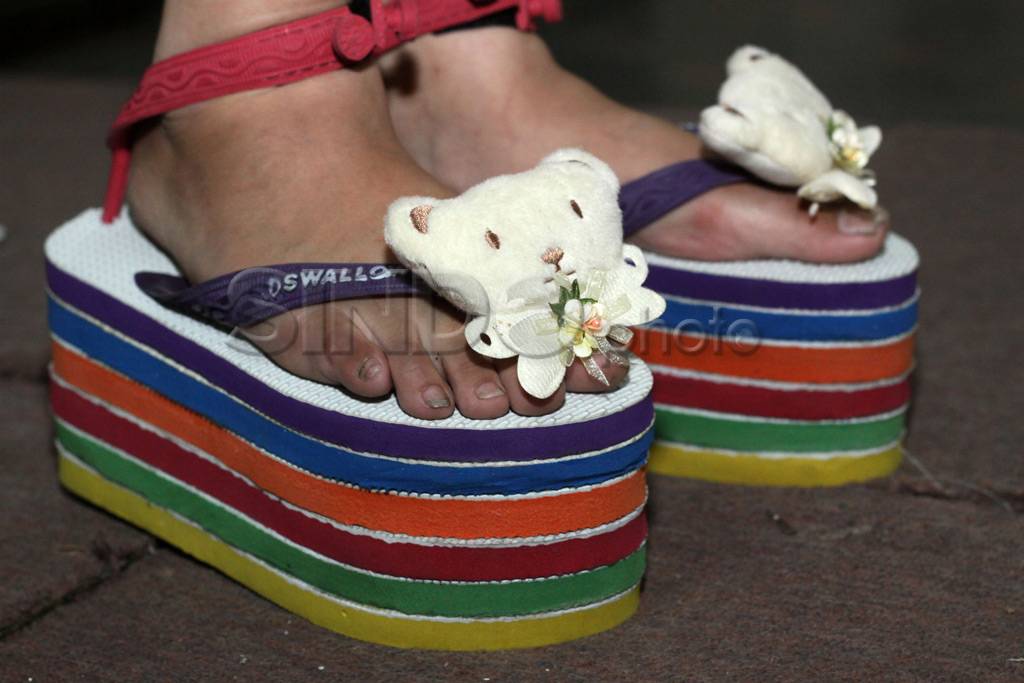Kreasi sepatu dari sandal...