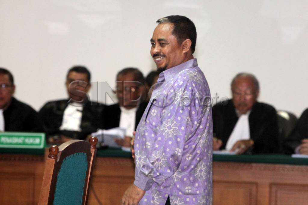 Sidang perdana Luthfi...