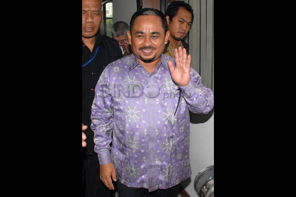 Sidang perdana Luthfi...