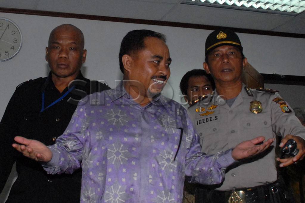 Sidang perdana Luthfi...