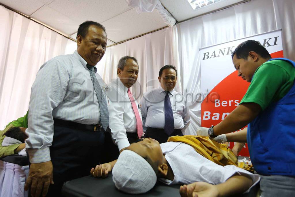 Sunatan massal Bank...