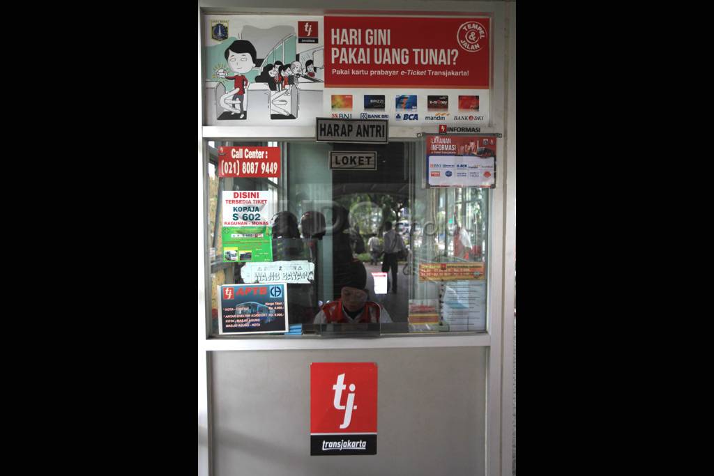 Tarif TransJakarta batal...