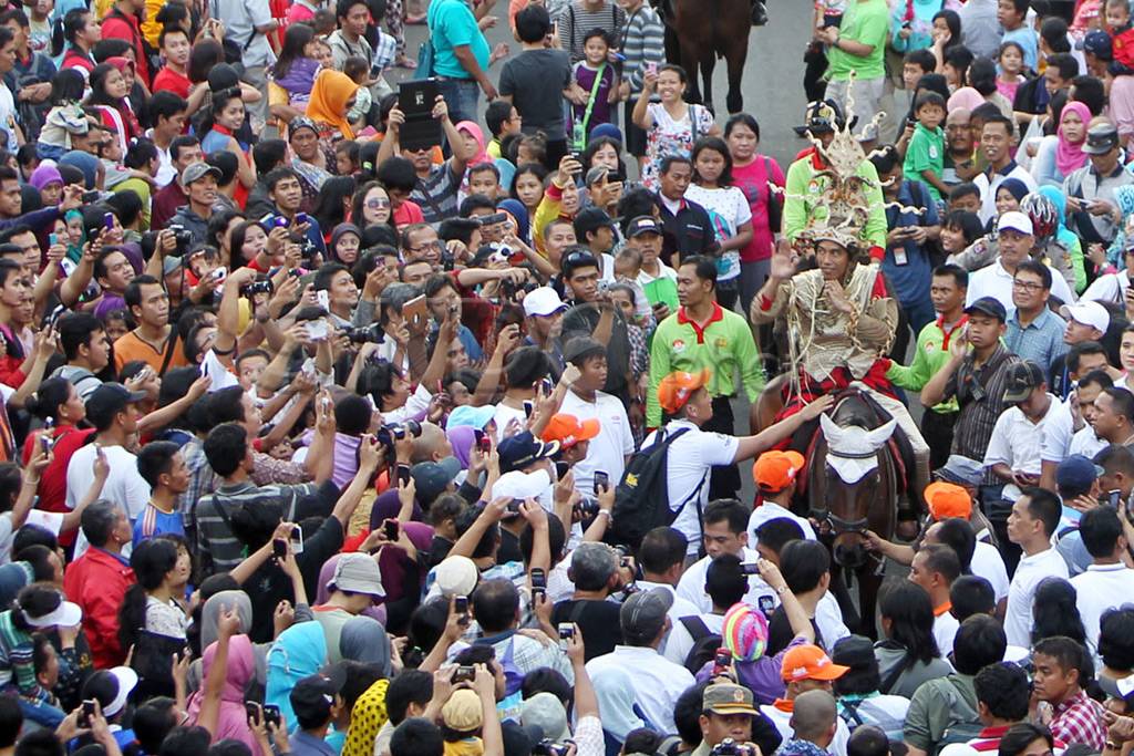 Jokowi gunakan kostum...