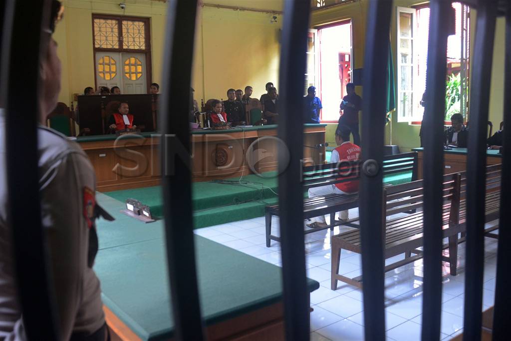 Pagar besi pembatas...