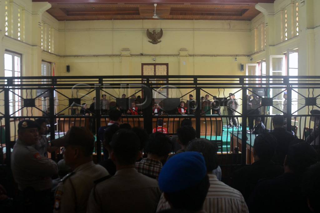 Pagar besi pembatas...